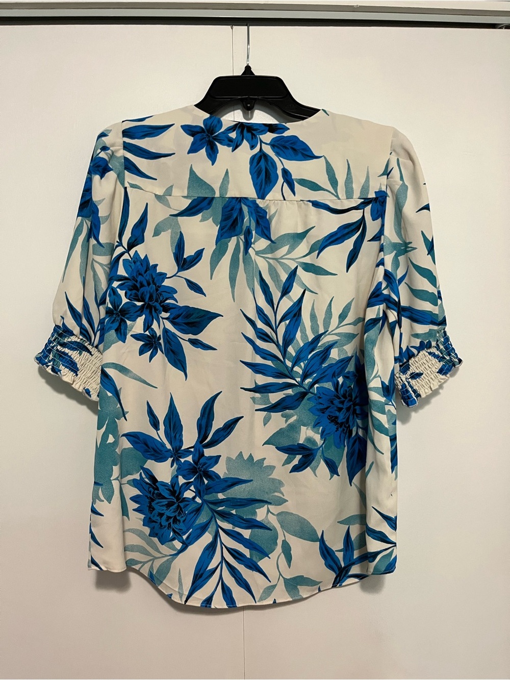 Belle Ivory Floral and Palm V-Neck Blouse - Picture 2 of 4